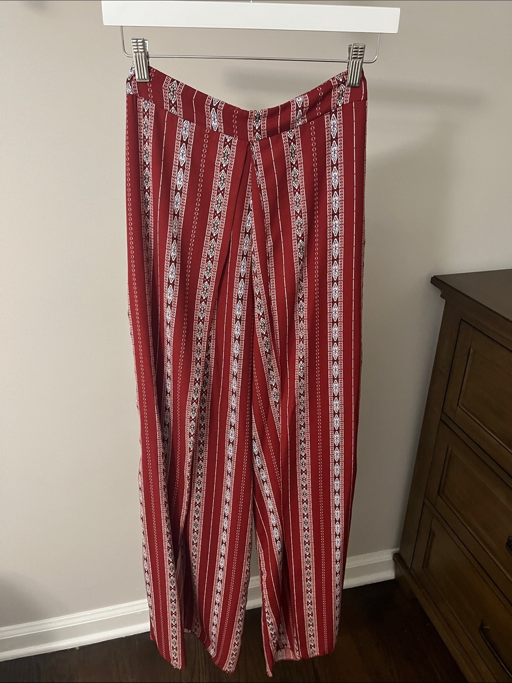 WHITE CLOSET Red Patterned Women's Pants open slits